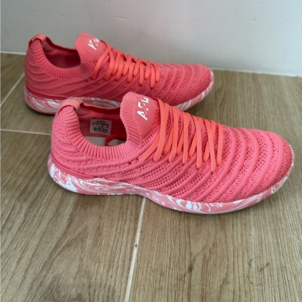NWOT APL Women’s Techloom Wave Sneakers in Fire Coral/ Marble - Picture 6 of 7